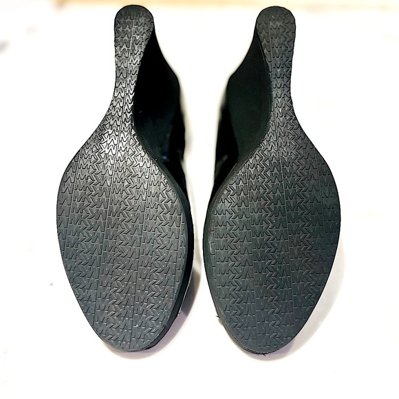Michael Kors Black Patent Leather Peep Toe Wedges, Women’s Size 7. - Picture 10 of 12
